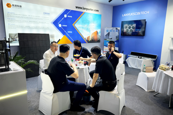 嵐玥科技閃耀亮相2024上海光伏展